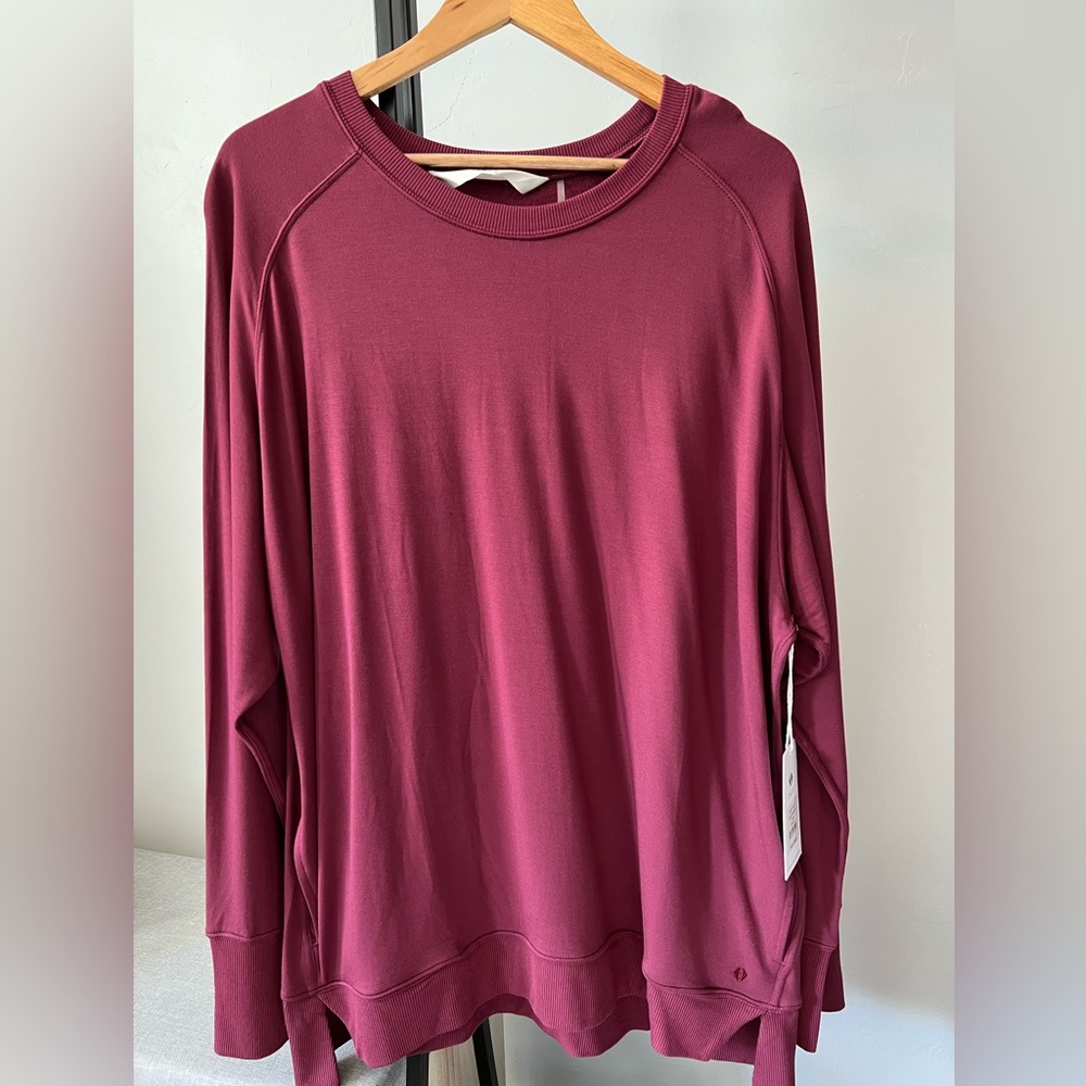 Ultra soft cozy sweatshirt with pockets! NWT